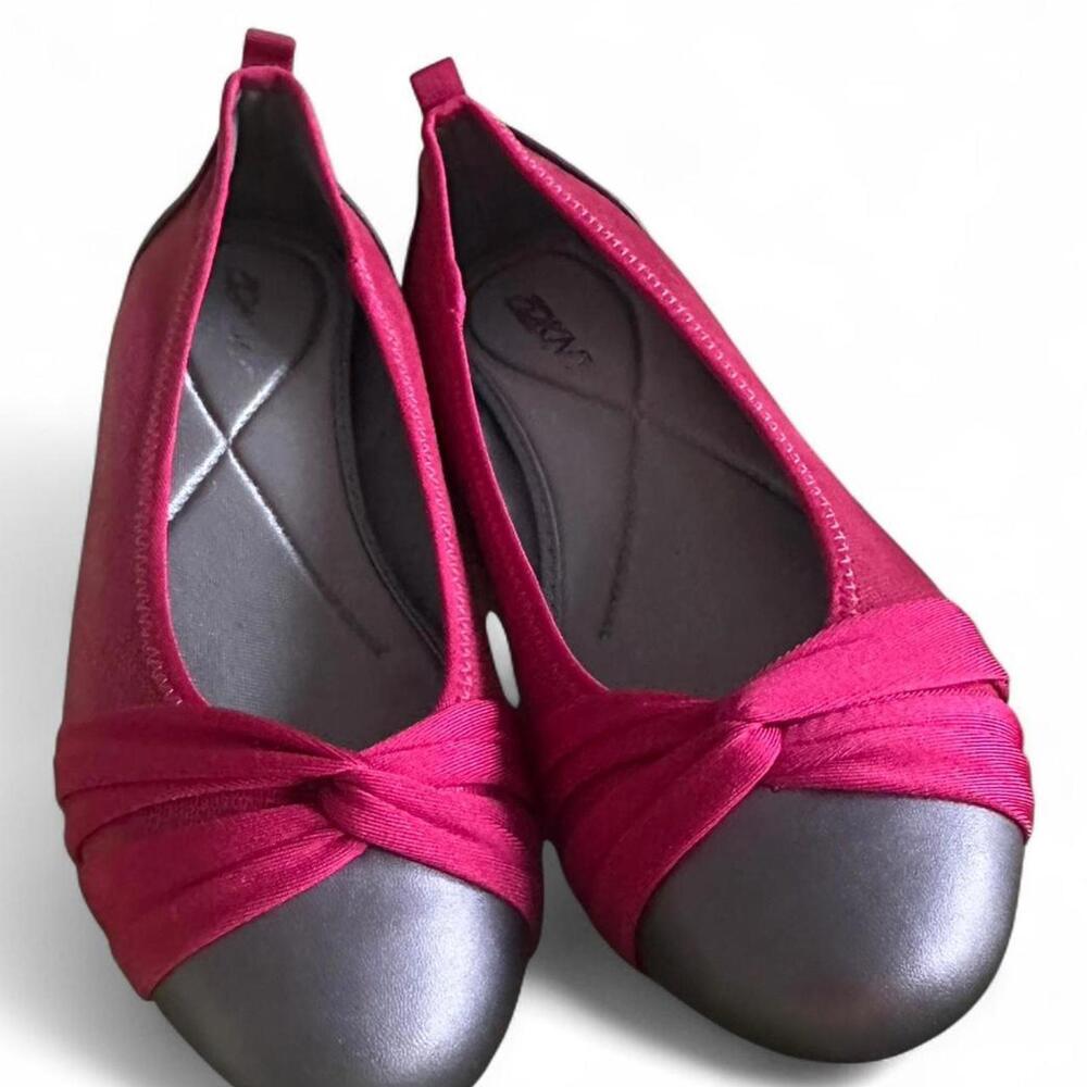 DKNY Women's Hot Pink and Metallic Silver Ballet flat